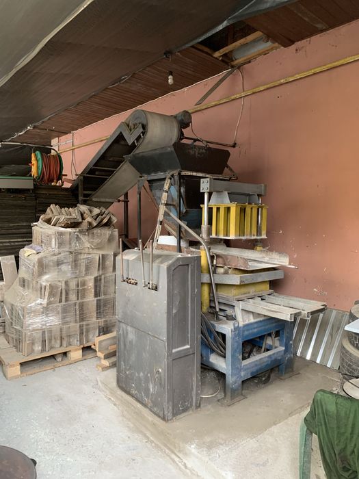 Вібропрес, напів автоматична лінія для виготовлення будівельних блоків