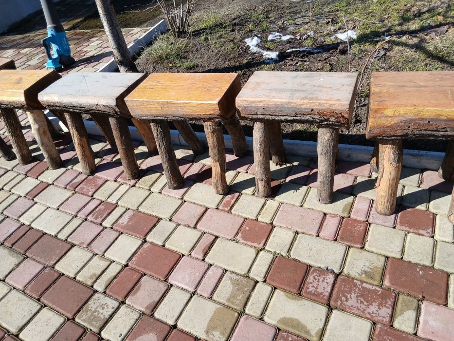 Столи та стільці дерев'яні