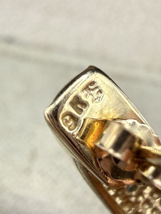 Złote kolczyki z diamentami