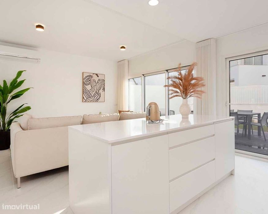 Moradia V3

3-bedroom townhouse
