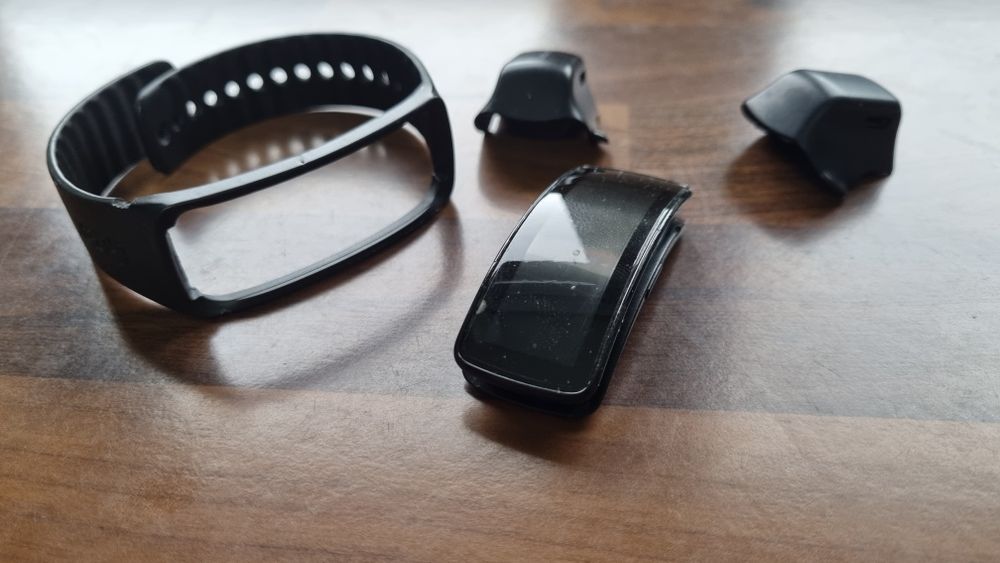 Samsung Gear fit.