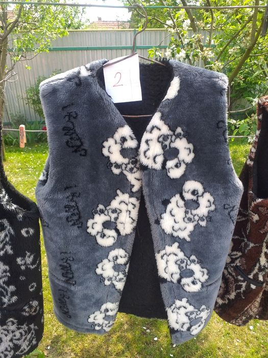 Безрукавка серая искуственный мех