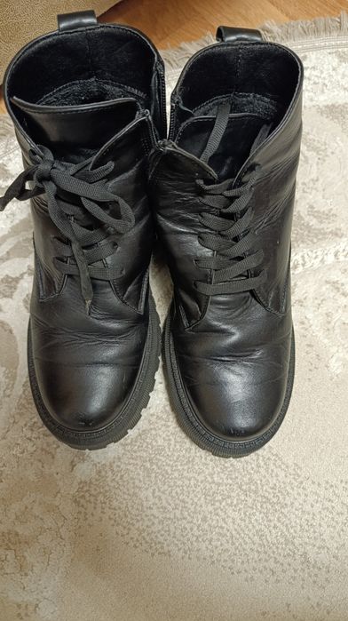 Віддам зимові жіночі ботінки 37 р.
