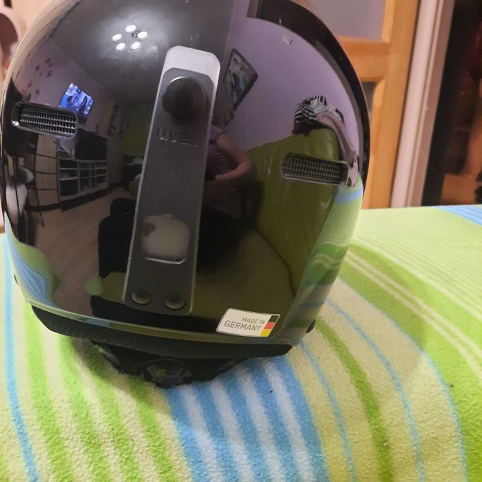 Kask narciarski jak nowy uvex czarny rozm xs-s 52-55 cm