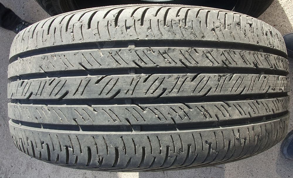 Комплект літніх Шин Continental 235/45 r19
