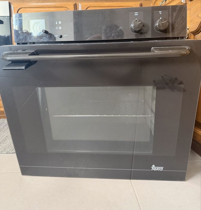 Forno da marca Teka usado durante 2 anos mas em perfeitas condiçôes. Como novo, um  exelente negocio.