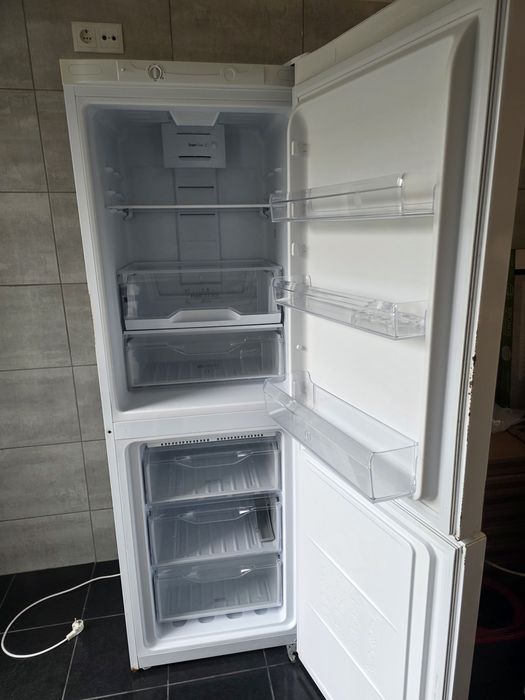 Frigorífico combinado Indesit LI80 FF2 W – a funcionar perfeitamente