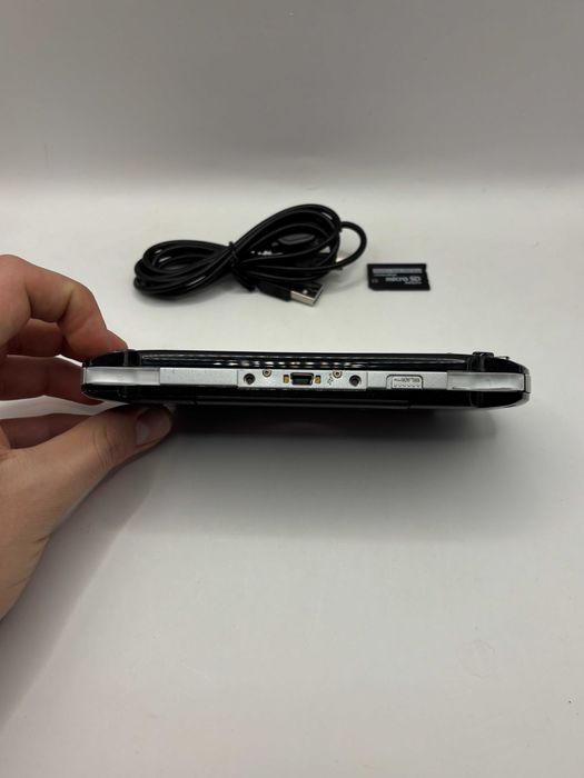 czarna konsola PSP 3000 slim + adapter + kabel stan bardzo dobry
