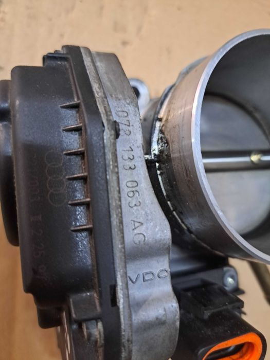 Przepustnica Audi A6 C5 2.4 V6 -063AG