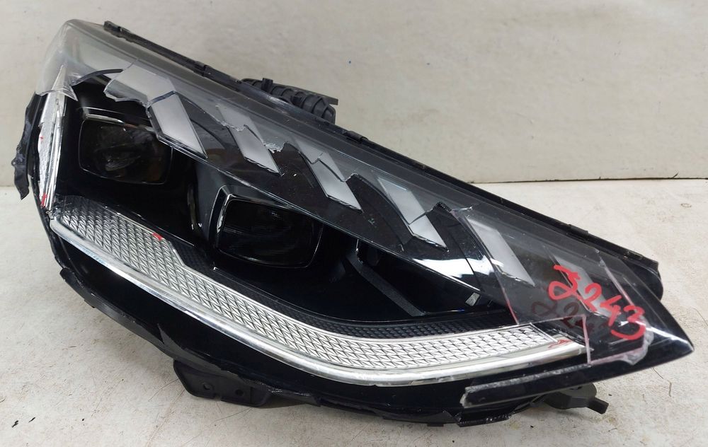 Audi A4 B9 8W lift 19- LED prawa lampa przednia przód reflektor