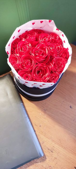 Букет в коробці з атласної стрічки