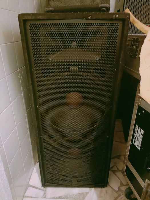 JBL JRX 100 e Yamaha EMX5000
