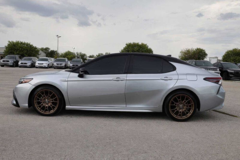 Toyota Camry Hybrid XSE      2021