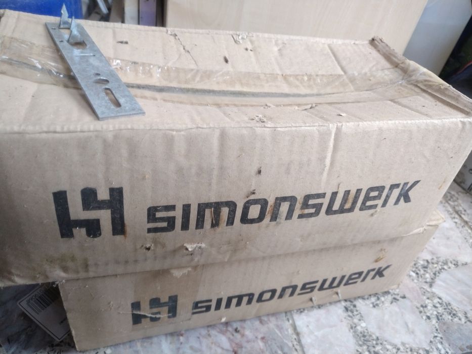 Kotwy blachy montażowe do okien drewnianych ocynkowane.