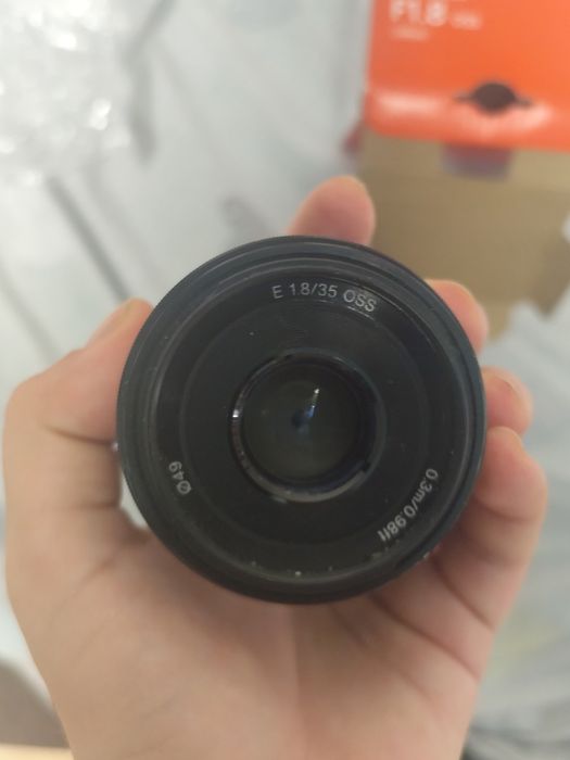 Об'єктив на sony e35 f.1 oss