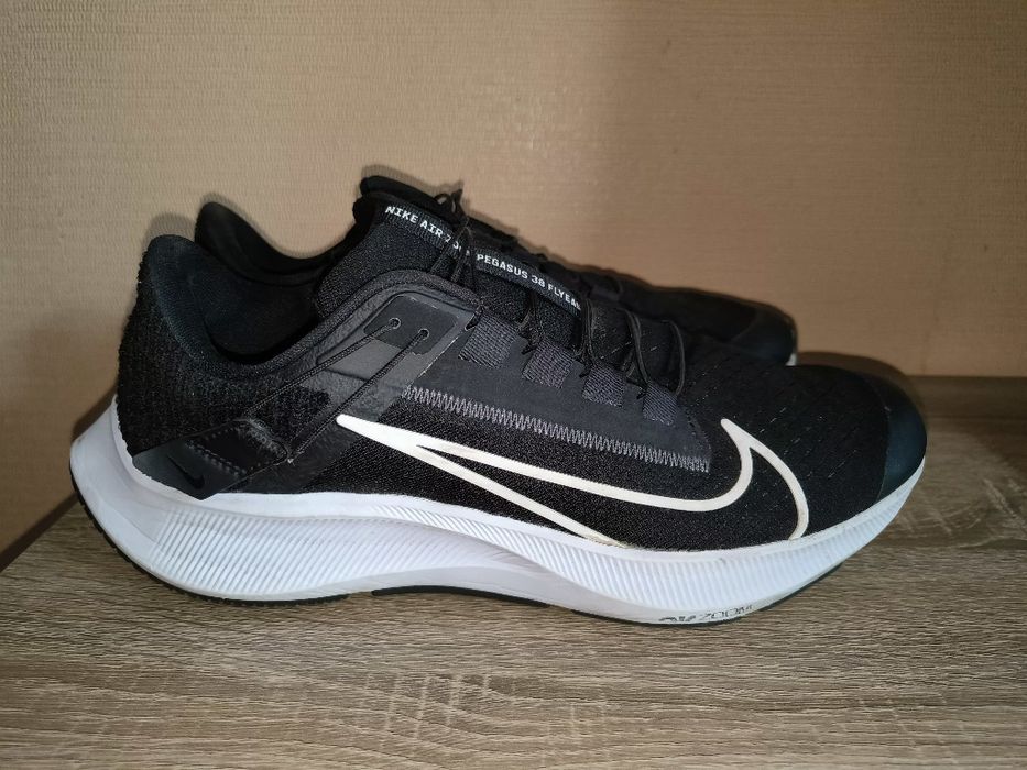 Кросівки Nike 43 розміру
