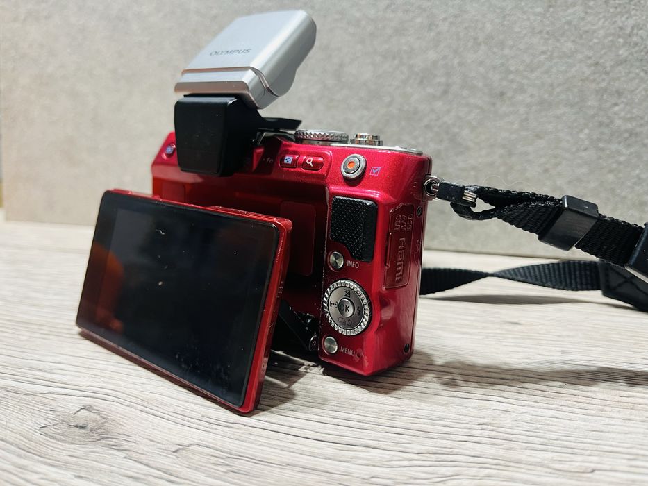 Olympus PEN Lite E-PL 3 + obiektyw, lampa, statyw