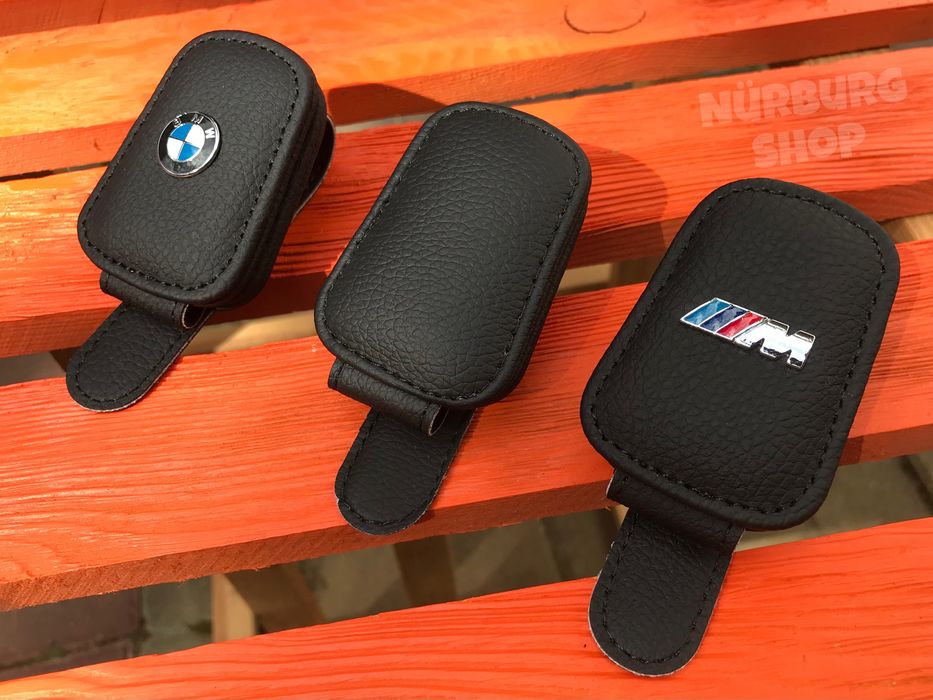 Держатель для очков с логотипом BMW под очечник на козырёк