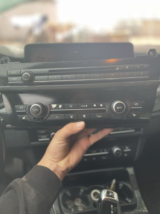 BMW F10 2011 год блок управления климат контролем и аудио системой