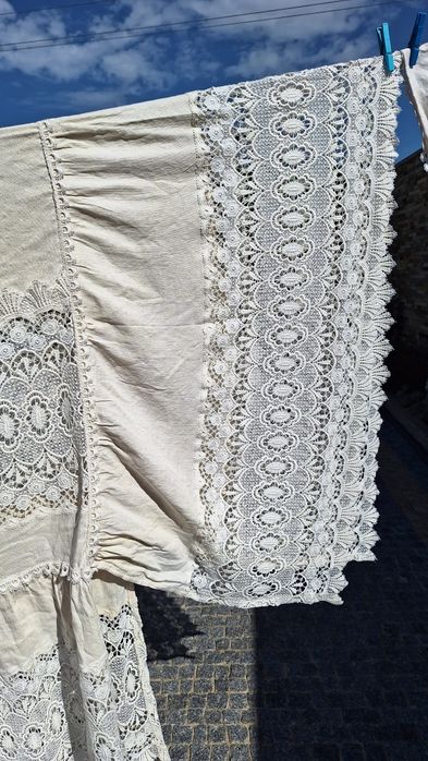 Vendo coberta de linho e renda