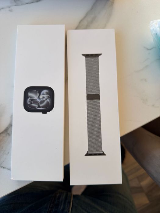 Apple Watch Series 11 46mm Jet Black Aluminum CEL + Milanese Loop M/L