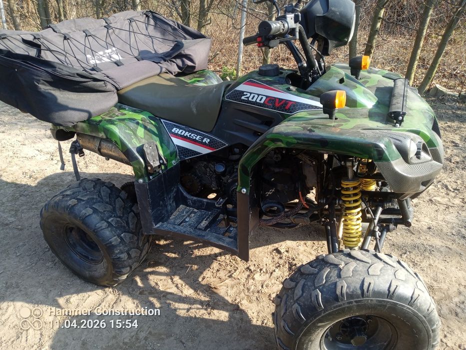 Quad 150 plus dwa kaski