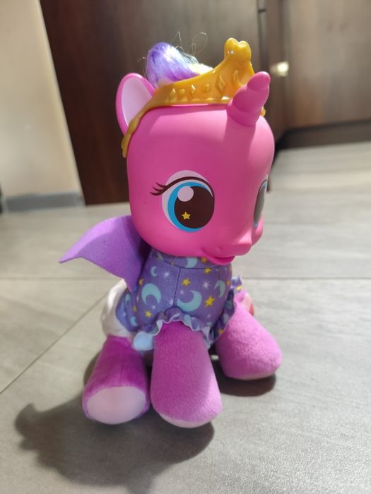 Interaktywna pluszowa Skyla jako maluszek z bajki my little pony filmy Hasbro