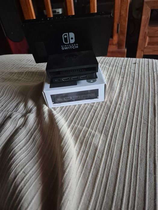 Skull & Co. Dock compativel com Nintendo Switch e outros devices.