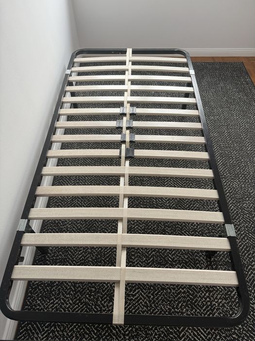 Cama de solteiro.