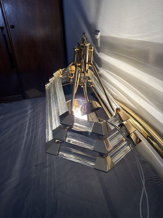 Luminaria em Metal dourado com Laminas de Vidro com detalhes Dourado.