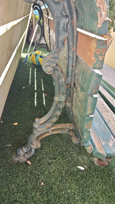 Banco de jardim antigo