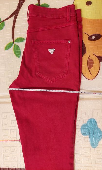 Жіночі джинси, брюки Guess, 28 р. червоного кольору