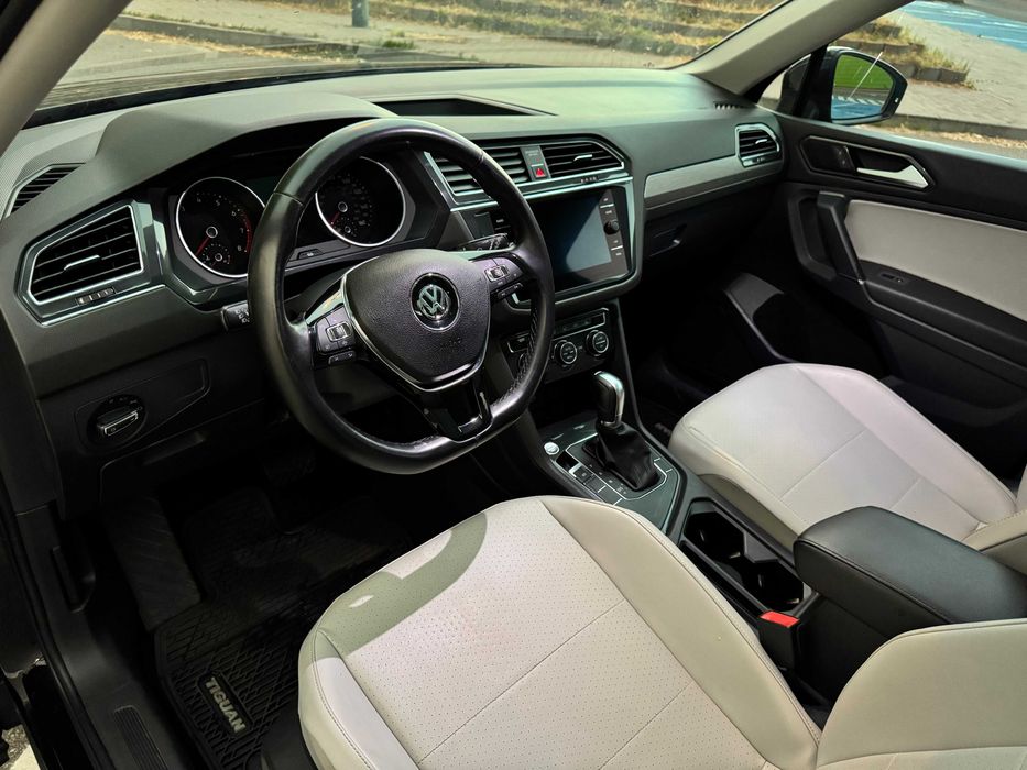 Volkswagen Tiguan 2018 2.0 чудовий стан