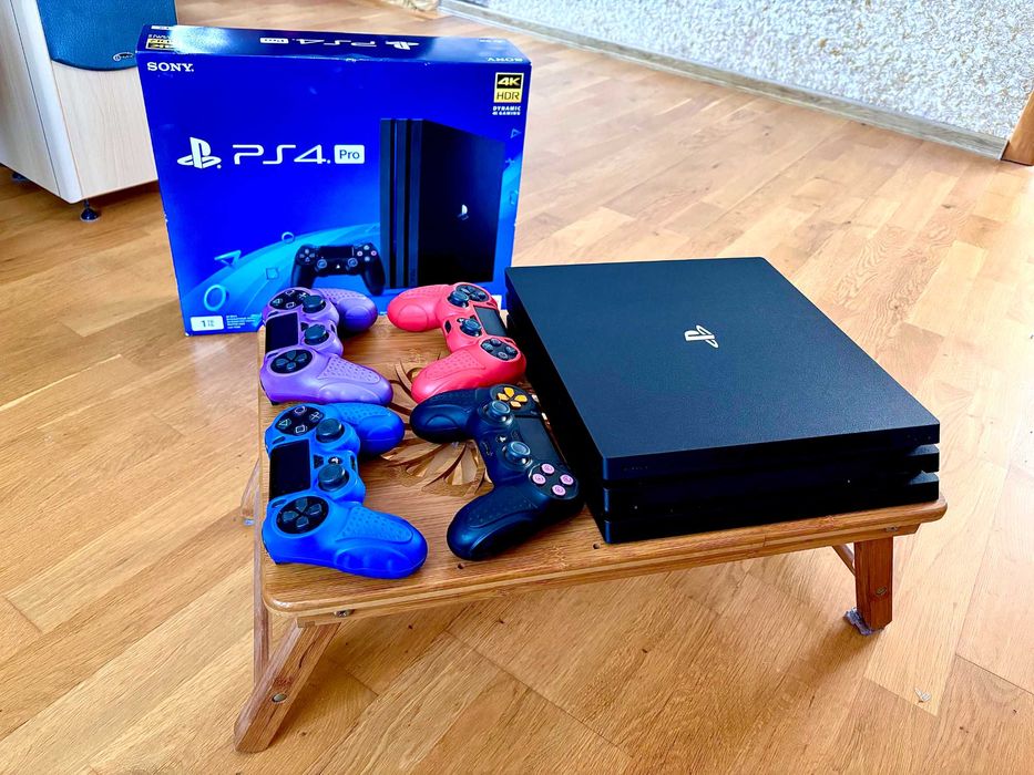 Ігрова консоль PlayStation 4 Pro 1 Tb (PS4 Pro) + 4 геймпади DualShock