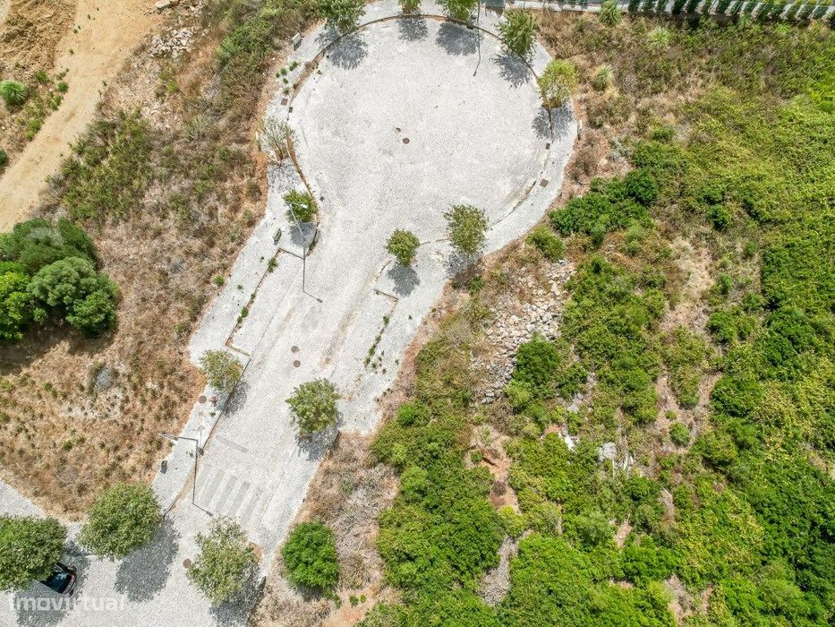 Terreno urbano com 1.327 m2 para venda em Sintra