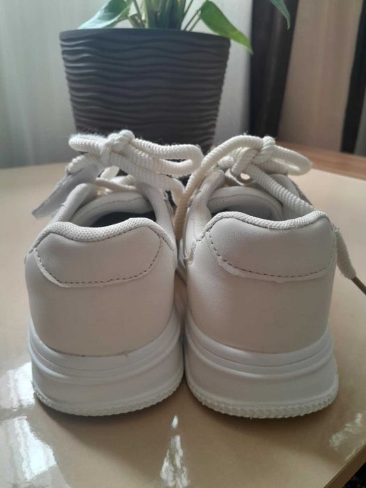 Кросівки для дівч. 35р