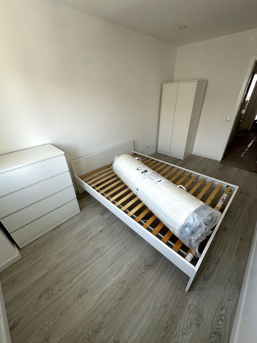 Aluguer quarto casal - 550€ Estaçao das Merces.