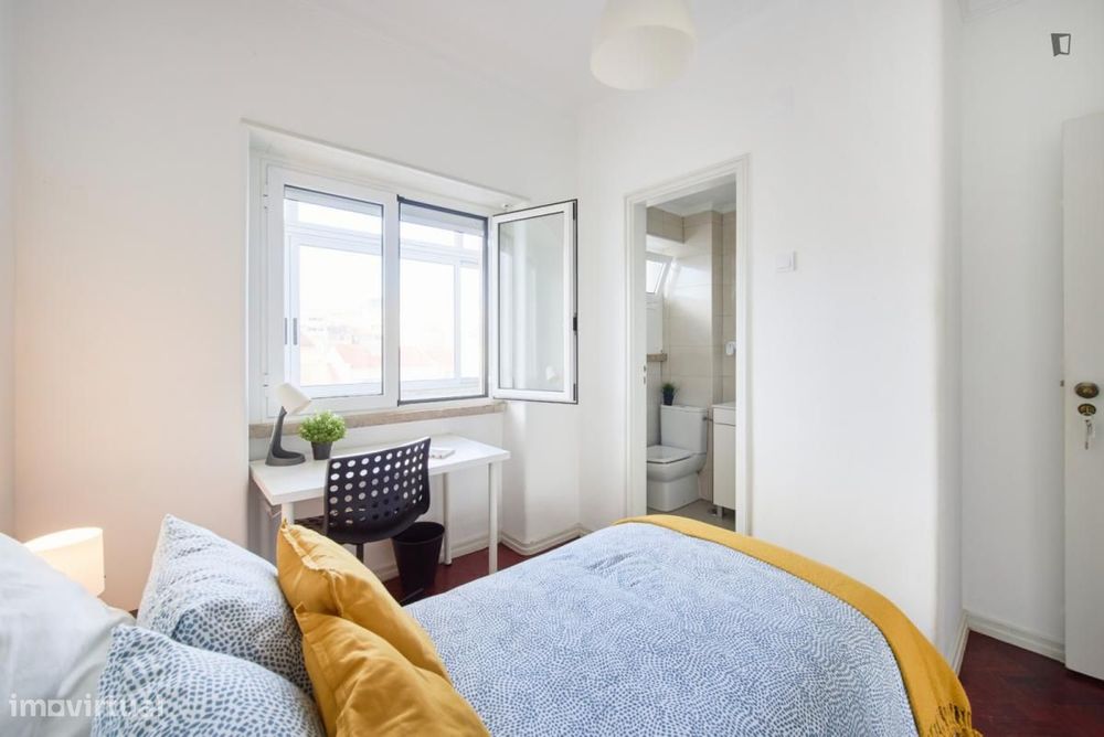 Quarto - localizado em Arroios Lisbon