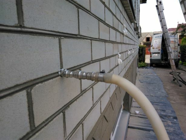 Утеплення Піноізолом Заповненя пустот рідкім пінопластом