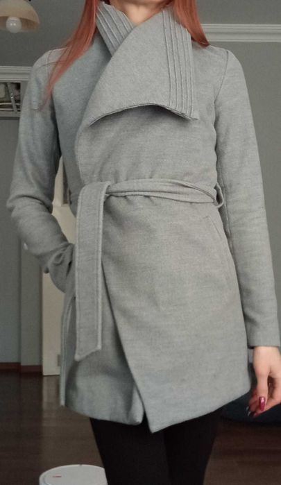 Płaszcz wiosenny z paskiem 34 elegancki