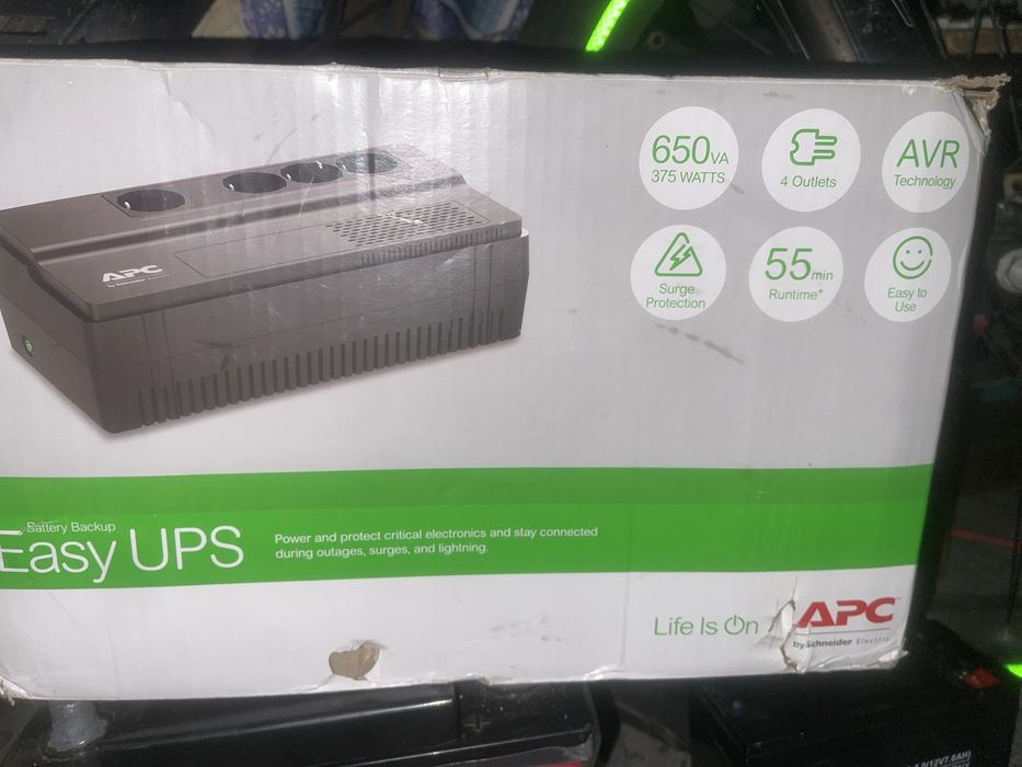 Источник бесперебойного питания APC Easy UPS