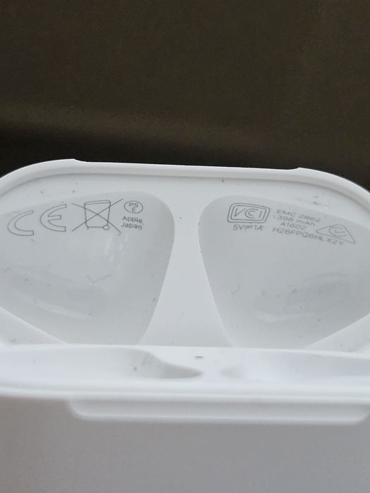 Кейс AirPods 2 Original А1602 EMC 2862
Працює ідеально