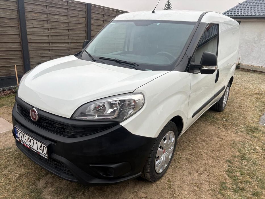 Fiat Doblo Fiat Doblo 105 000km#2xKamery#Navi#Ks Serwisowa#CarPlay#Hak#FAKTURA