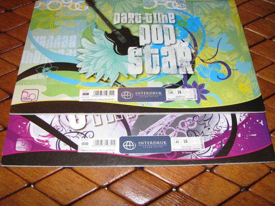 Zeszyt do nut - 16 kartkowy w miękkiej okładce.