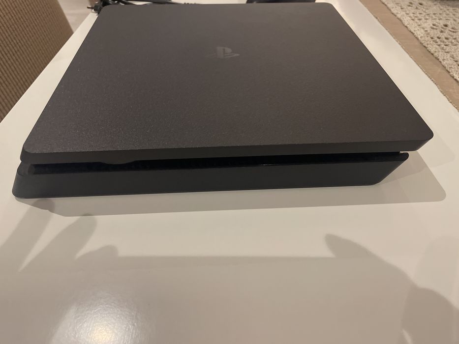 PS4 slim em bom estado