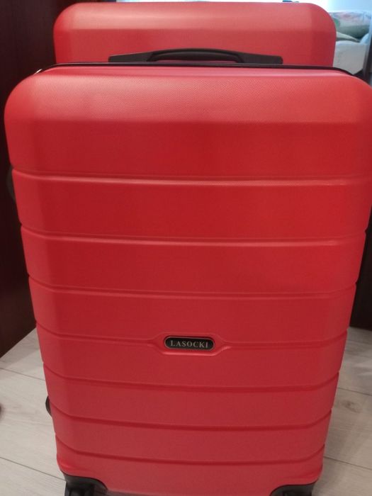 Walizki -komoplet duża i średnia