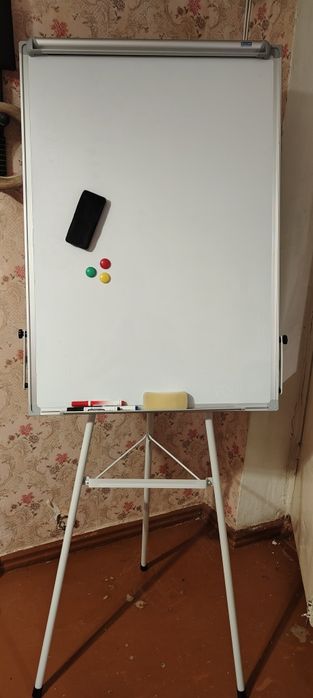 Фліпчарт 65х100 см на тринозі