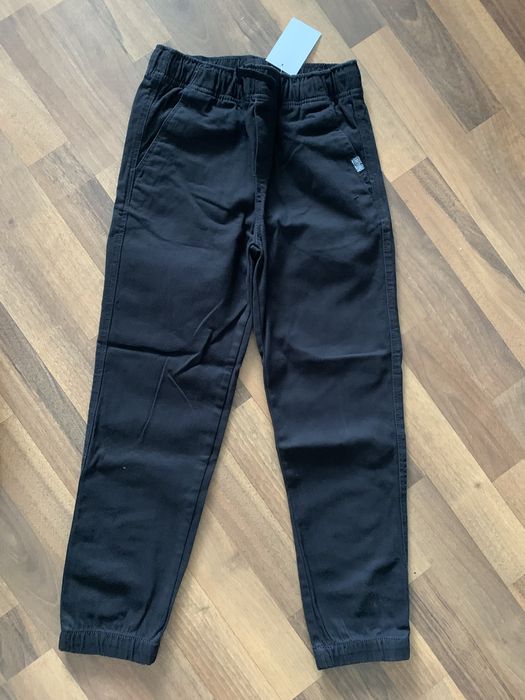 Spodjie czarne hm 134 nowe