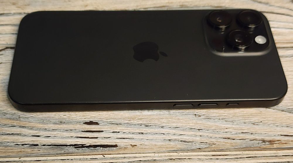 IPhone 16 Pro Max 256 eSIM Black магазин гарантия EmojieStore 900$