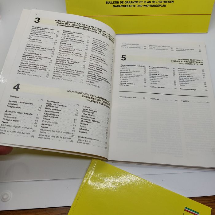 Catálogo e manual de instruções Ferrari